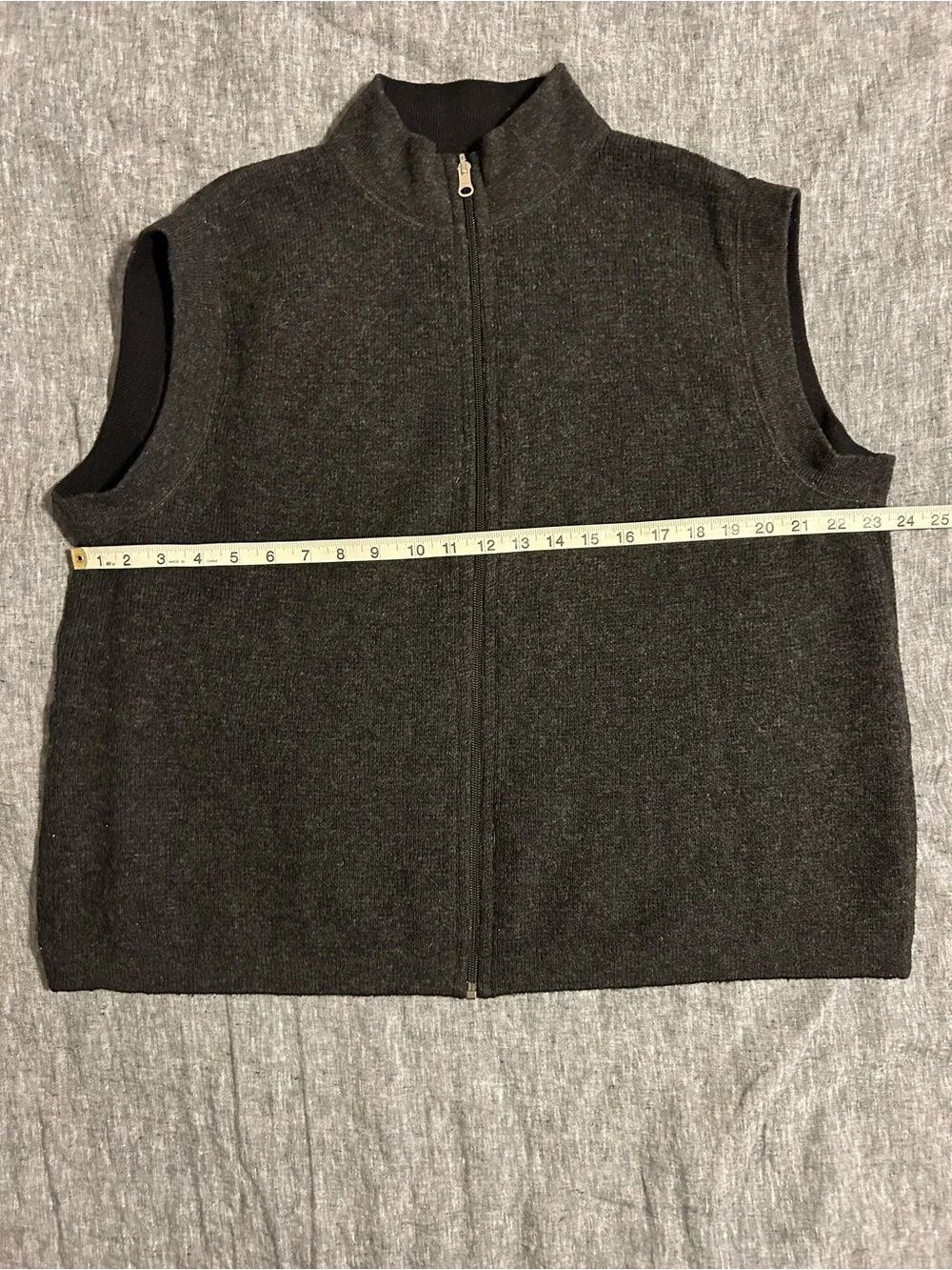 United Colors Of Benetton Men's Black Sleeveless Zip Sweater Vest
